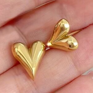✨Free People Greta Gold Heart Earrings